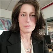 Insegno italiano storia inglese e seguo anche i ragazzi che hanno devono stare a casa in dad